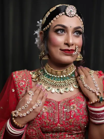 A happy bride showing off her complete rental jewellery look.