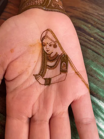 The simple line drawing of a bride's portrait on the palm. This is the essential first step for all my detailed portrait work.