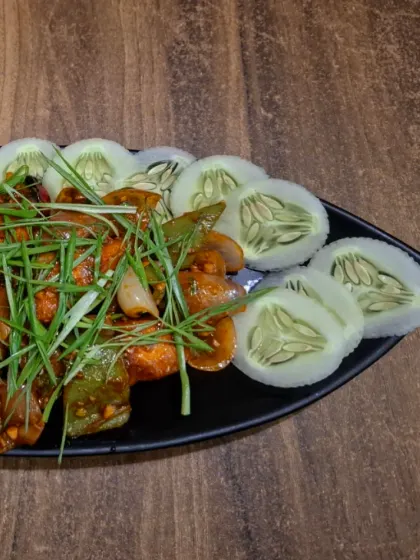For those who like it extra spicy, here is our chicken dry fry with King Chilli. The Raja Marcha gives it a fiery heat that is not for the faint-hearted.
