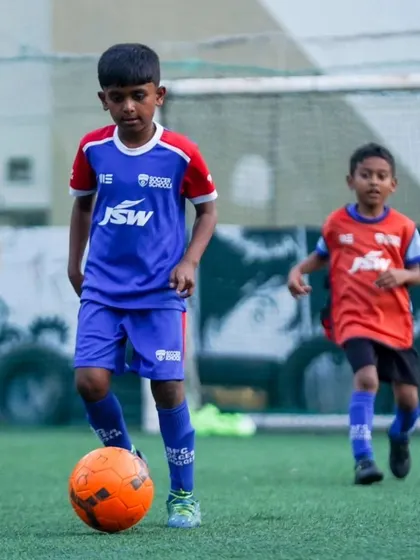 A player looks for a pass while controlling the ball. Our training emphasizes teamwork and smart decision-making.