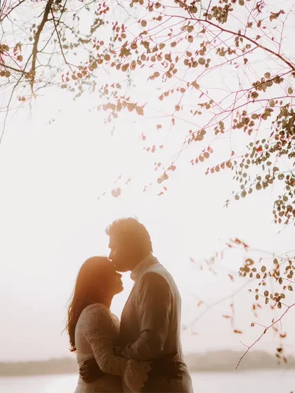 A tender silhouette captured against the golden hour sun during a lakeside pre-wedding shoot. These are the quiet, emotional moments I love to frame.