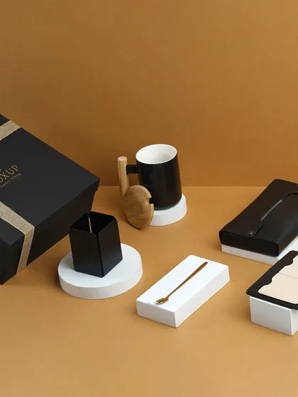 The Luxe Noir Hamper is all about chic and classy gifting. This set features a curated selection of black and monochrome items, perfect for sophisticated client gifting and employee appreciation.