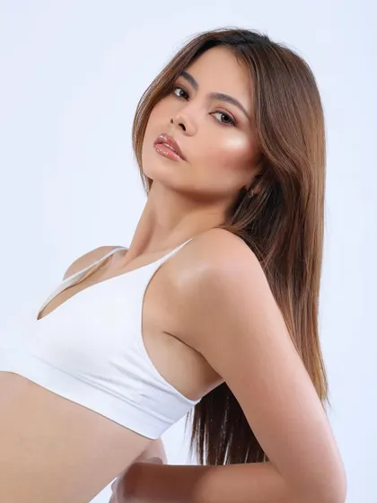 A clean and minimalist test shoot look, focusing on glowing skin and natural features to showcase the model's raw beauty.