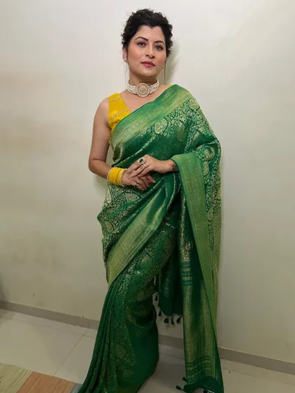 Savaniee Ravindrra looking stunning on the red carpet for the Zee Chitra Gaurav Awards. I created a glamorous look with a beautiful braided updo to complement her green Banarasi saree.