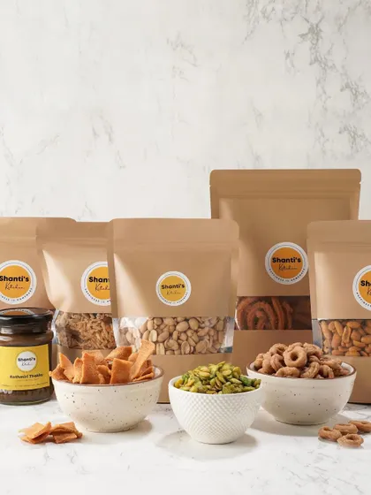 This shows the variety you can include in a custom hamper. Choose from different savoury snacks like kodbale and chekkalu, crunchy peanuts, and my special homemade chutneys to create the perfect gift.