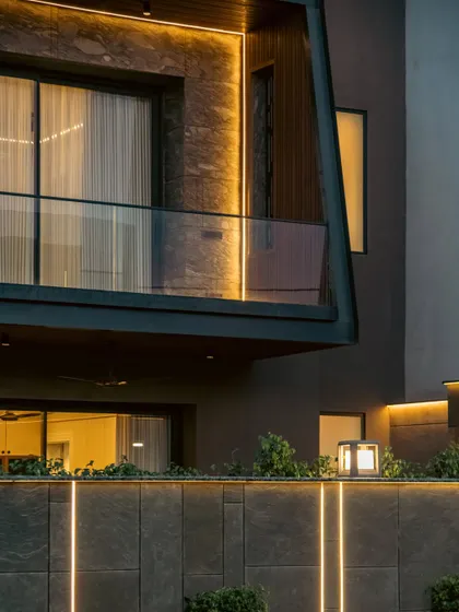 A garden's story continues after sunset. We use strategic lighting to transform the landscape at night, highlighting the textures of stone walls and the shapes of foliage. This not only enhances safety and usability but also creates a magical, dramatic atmosphere that gives the home a completely new character after dark.