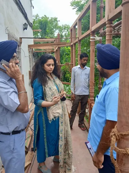 Another on-site discussion during the balcony restoration, ensuring every detail aligns with our conservation plan and the client's vision.