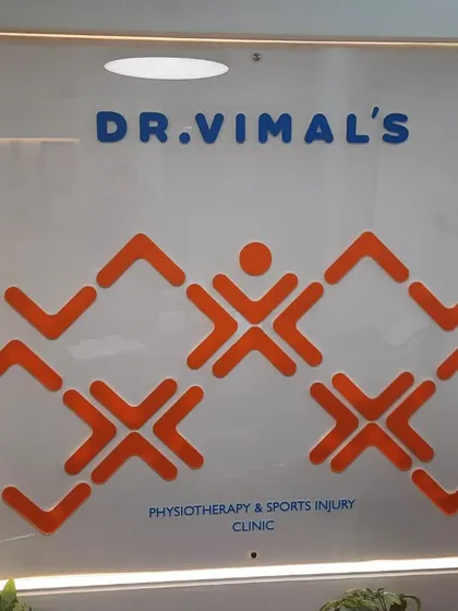 Dr. Godin is also a Fellow and Trainer at the International Sports & Orthopedic Manual Therapy Foundation, where he plays a key role in mentoring the next generation of physiotherapists.