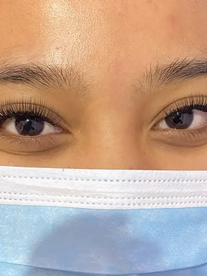 This client wanted a simple, clean look. A full set of Classic extensions gives that beautiful, mascara-like effect that lasts for weeks.