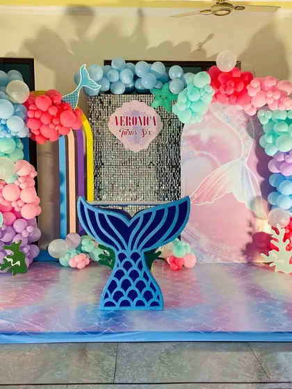 The full stage view of the colorful Mermaid theme, featuring a rainbow-striped accent and an ocean-themed floor mat.