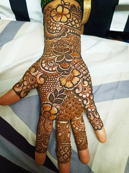 A beautiful and dense floral design covering the back of the hand. I used a mix of roses and other flowers, connected by leafy vines, to create this lush pattern.