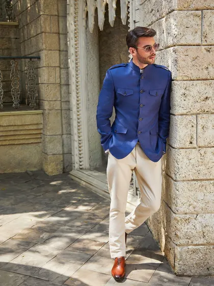 Stylish, sartorial, and splendid. This deep ocean blue bespoke jacket is meticulously crafted from 100% organic Irish linen to keep pace with Italian trends.