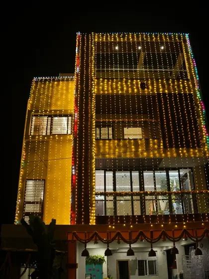 A new beginning and a milestone to celebrate. For this housewarming, the family wanted to light up their new home, so I arranged for this beautiful display of string lights to mark the joyous occasion.