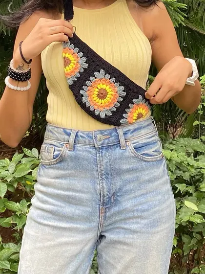 This view shows the adjustable strap and how the fanny pack can be positioned for easy access. It's designed to be as functional as it is stylish.