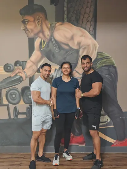 The full team behind a client's success. Her dedication combined with our coaching led to incredible results.