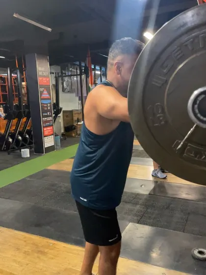 A close up of an athlete performing a drop snatch. This exercise is an excellent tool for building the confidence and motor control needed to catch heavy snatches.