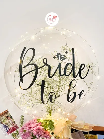 The "Bride to be" balloon, illuminated with fairy lights, adds a magical touch to any bridal hamper.