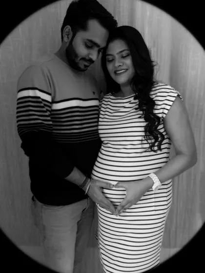 A classic couple's portrait in a circular black and white frame. This artistic choice adds a timeless, intimate feel to the image.