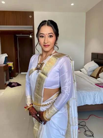 A timeless and elegant Haldi look for Kritika. She looks stunning in a traditional white South Indian saree, with her makeup kept classic and clean.