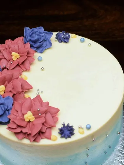 A closer look at the piped buttercream flowers. I love playing with different color palettes to create unique floral designs that bring a cake to life.