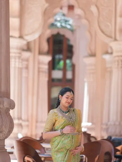 A beautiful portrait of the mom-to-be. The intricate details of her jewelry and the embroidery on her blouse are simply stunning.