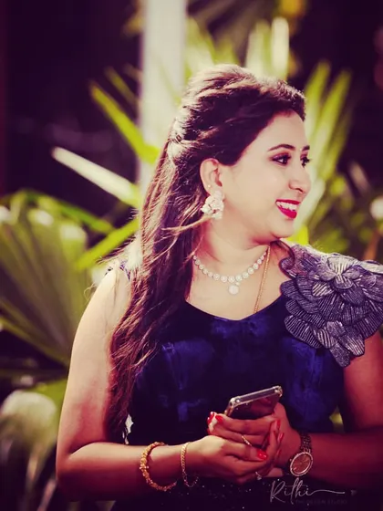 A close-up of the sister of the bride, Megha, in her custom navy blue velvet crop top with a crystal beaded flower appliqué on the shoulder.