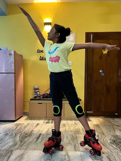 A duplicate of image 140, showing the student's excellent balance and form.