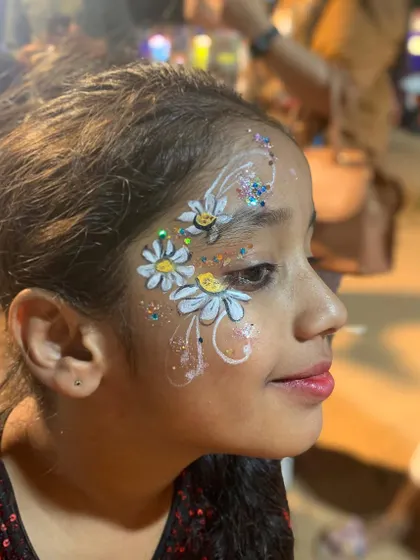 A lovely spray of daisies across the cheek, a fresh and pretty look for any event.