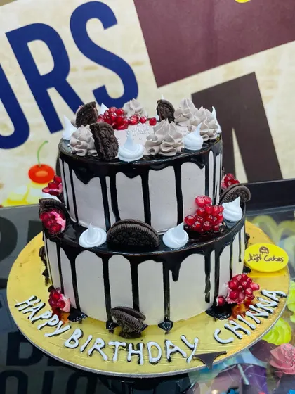 A 2kg two-tiered drip cake topped with Oreos and fresh pomegranate seeds for a unique flavor combination.