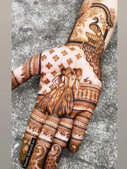 A unique design celebrating the bond of friendship during Karwa Chauth. This portrait of three friends is a testament to the fact that mehndi can celebrate all kinds of love and companionship.