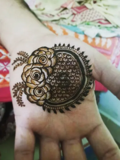 A unique patch work design combining roses with a circular pattern. This is a great option for someone looking for a modern and artistic mehendi style.