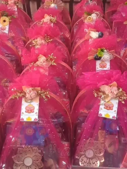 These vibrant in-room hampers are wrapped in bright pink netting, perfect for a fun and festive wedding theme. They are filled with treats to make guests feel special from the moment they arrive.