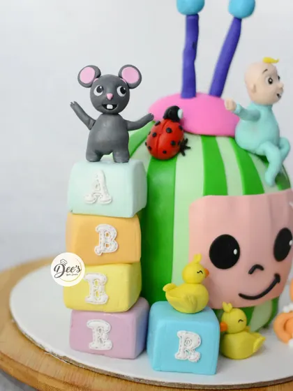 The little details, like the mouse on the alphabet blocks, make this cake a delight for young children.