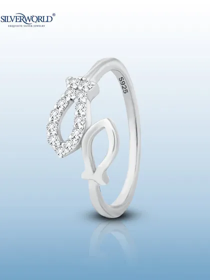 A delicate and adjustable open ring with a fish-like design, one side plain and the other studded with zirconia. A unique and playful piece.