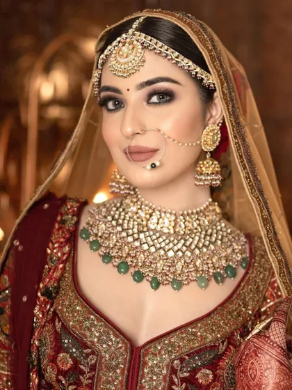 This bride looks absolutely radiant in a classic Kundan and emerald bead bridal set. Renting allows you to wear such a grand piece without the investment.