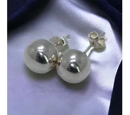 Our classic silver ball studs are a simple, minimalist choice for everyday wear. Their high-polish finish catches the light beautifully.