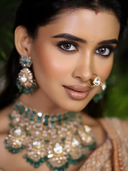 For the bride who wants a touch of drama, this look pairs a traditional red saree with a bold, smokey eye and a defined nude lip.