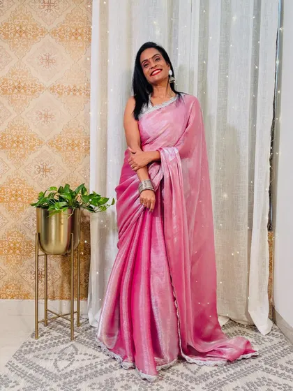 This pink velvet saree is so unique and luxurious. It's a perfect choice for a winter wedding, offering both warmth and glamour.