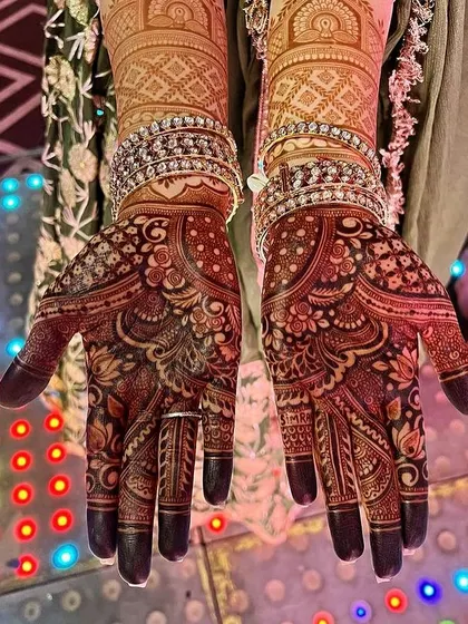 Another angle of the beautiful, dark bridal stain. The contrast between the skin and the mehndi is what makes it so eye-catching.