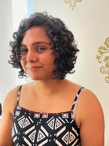 A beautiful curl transformation for Maya. I cut her hair into a short, round bob to enhance volume and create beautifully defined curls.