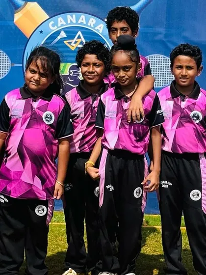 Another group shot of the talented boys and girls in our U-10 team.