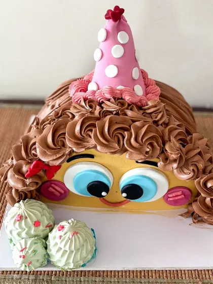 Another view of the cute, curly-haired half-cake.