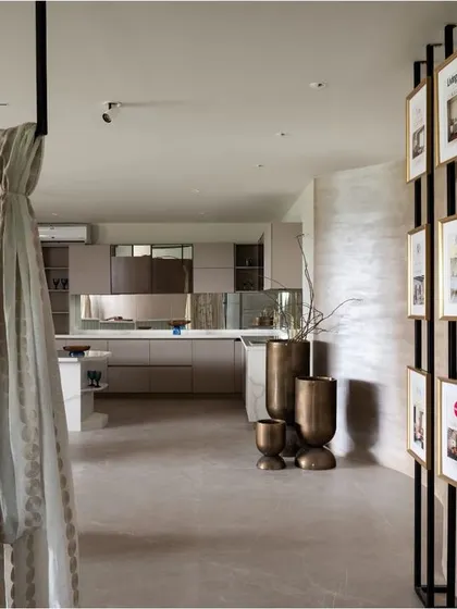 This static shot showcases the kitchen display at our experience center. It demonstrates our expertise in creating sleek, modern kitchen designs that you can explore in person.