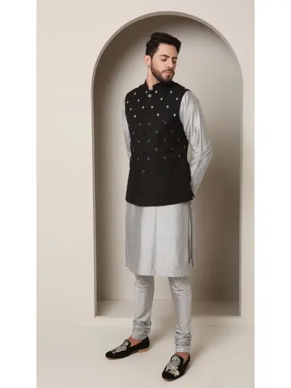 The full Shoorveer bandi set. The black vest with subtle embroidery adds a layer of formality and style to the classic grey kurta.