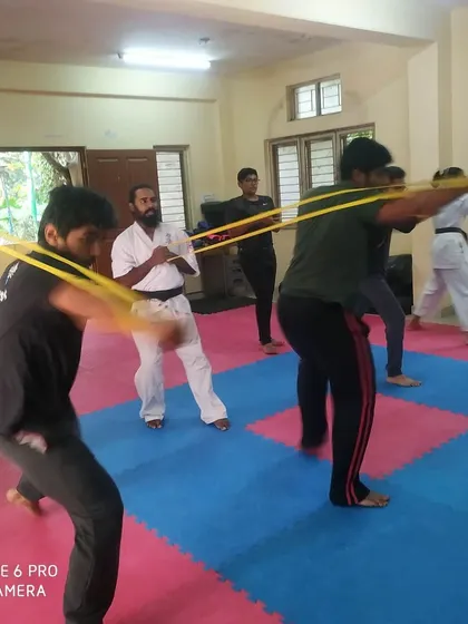 Using resistance bands to train punching technique. The bands add resistance through the entire motion, building explosive speed and power in our strikes.