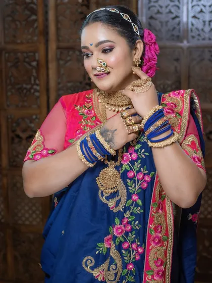 A closer view of the intricate gold jewelry and flawless makeup that completes this traditional Maharashtrian style.