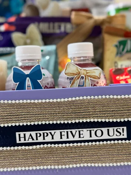 "Happy Five To Us!" The custom label on the jute-wrapped tray adds a final, personal touch to this beautiful gift.