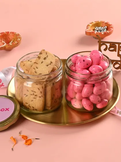 The 'Mithaas' hamper celebrates the sweetness of simplicity. It contains two jars: one with our savory Jeera (Cumin) Cookies and the other with sweet Pink Rose Almond Dragees.