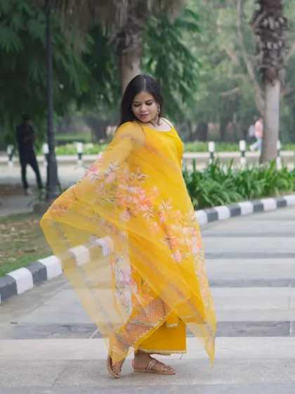Capturing the flow and fabric of the dupatta in this outdoor shot. It highlights the outfit's details effectively.