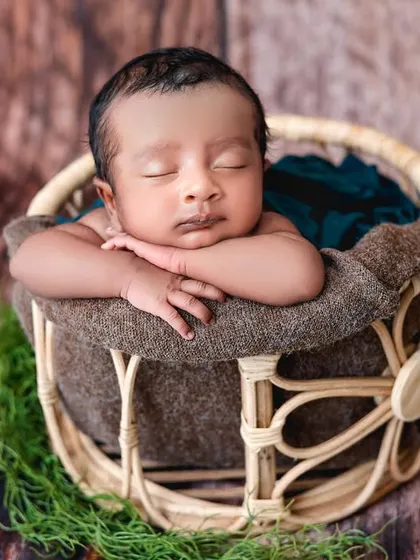 A similar basket pose against a wooden backdrop, showing the versatility of our props for different aesthetic styles.